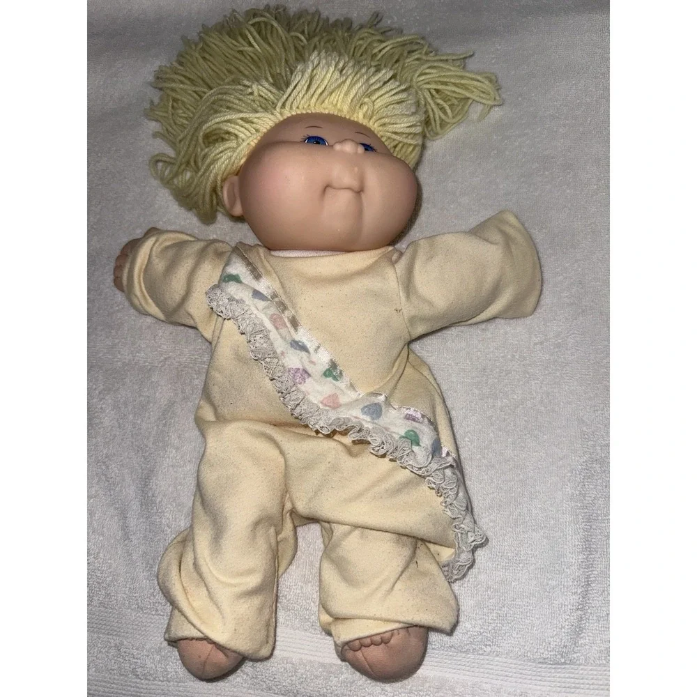 Vintage Cabbage Patch 1997 Doll Blonde Yarn Hair Blue Eyes